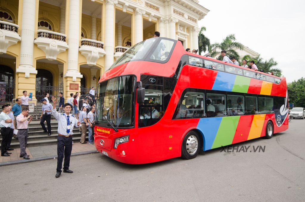 Hà Nội chạy thử nghiệm xe bus 2 tầng khiến người dân vô cùng thích thú