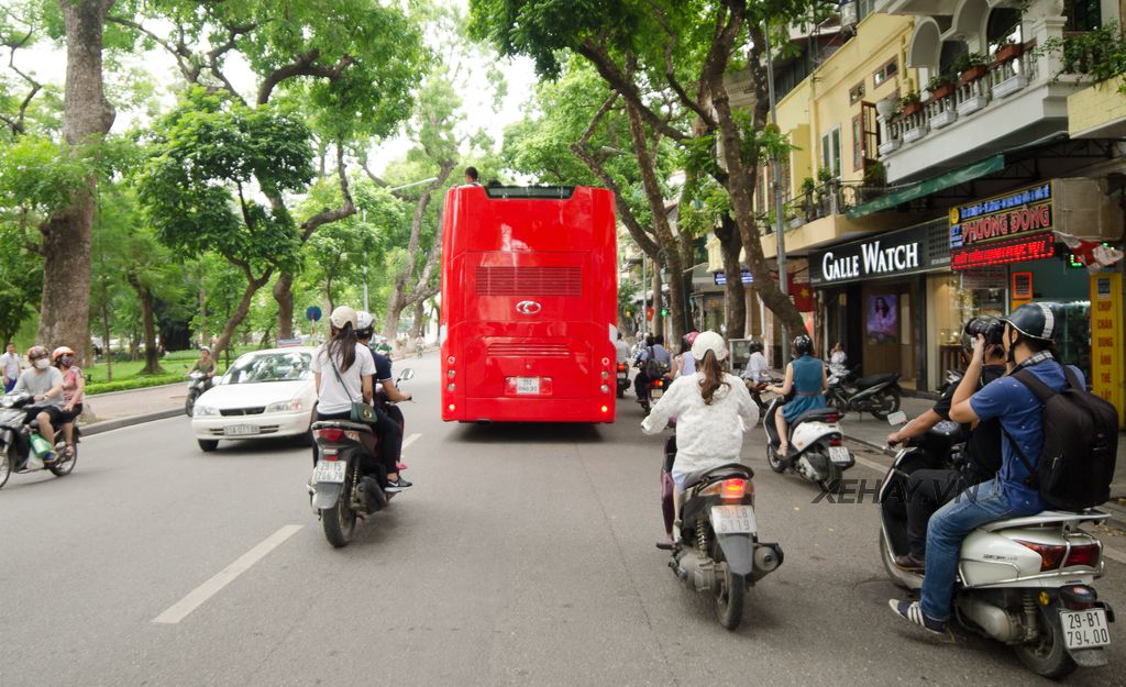 Hà Nội chạy thử nghiệm xe bus 2 tầng khiến người dân vô cùng thích thú