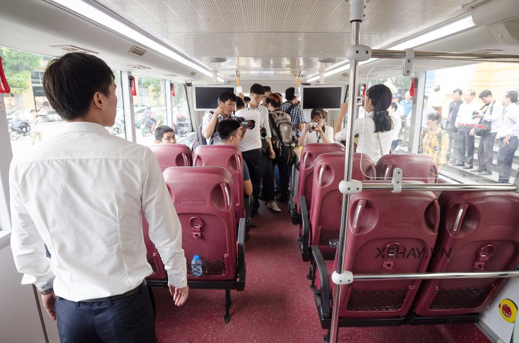 Hà Nội chạy thử nghiệm xe bus 2 tầng khiến người dân vô cùng thích thú