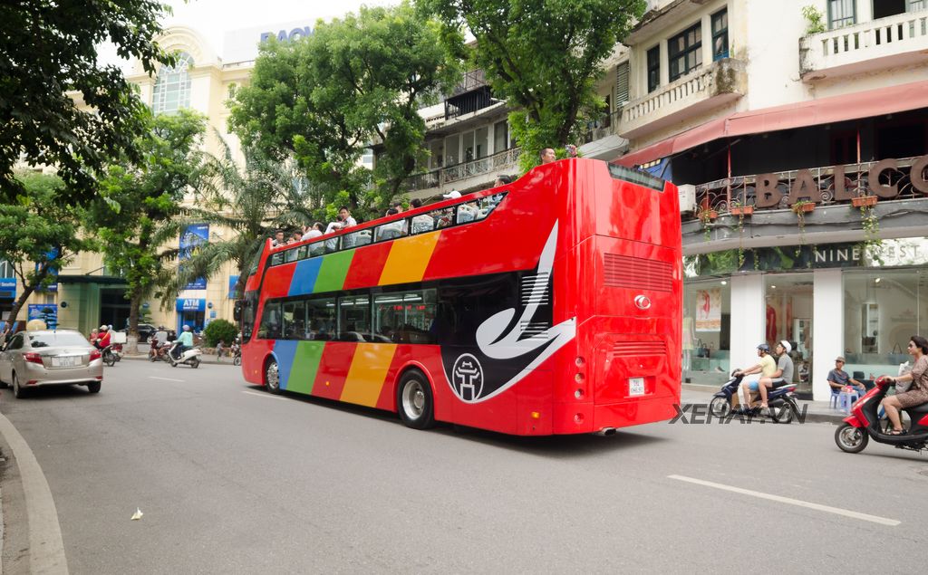 Hà Nội chạy thử nghiệm xe bus 2 tầng khiến người dân vô cùng thích thú