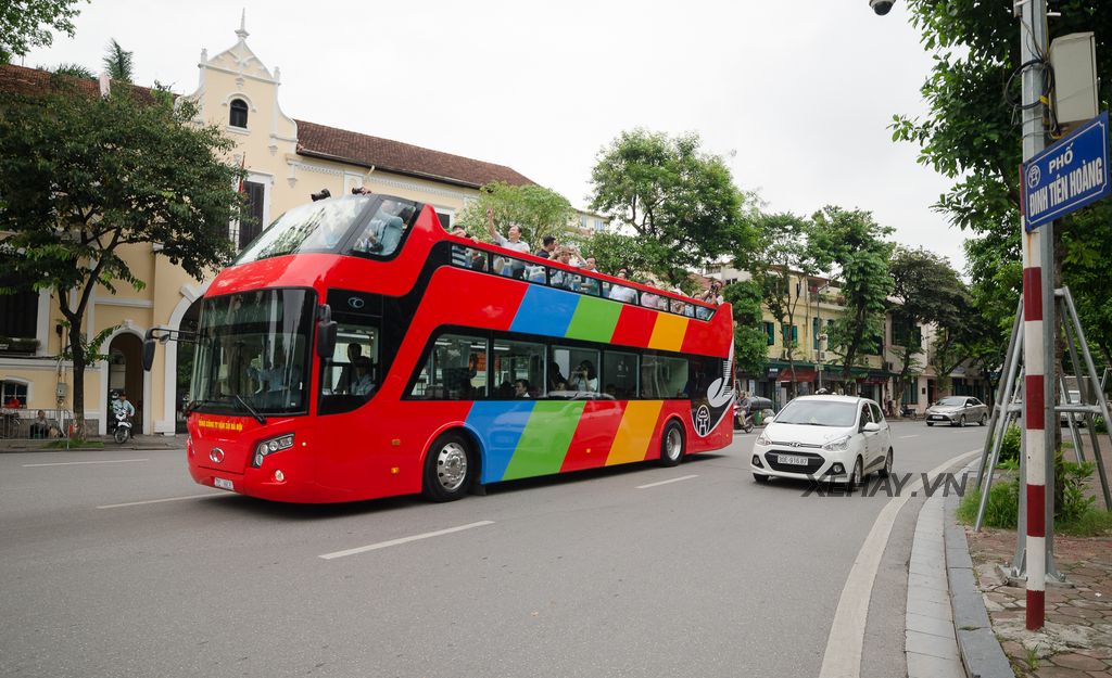 Hà Nội chạy thử nghiệm xe bus 2 tầng khiến người dân vô cùng thích thú