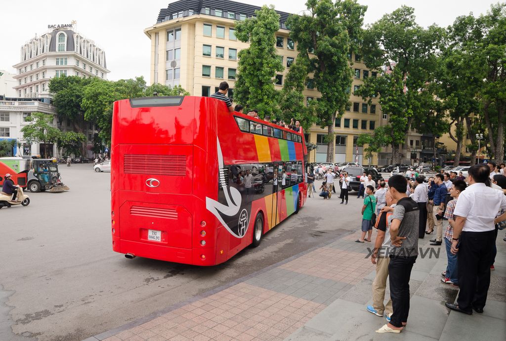 Hà Nội chạy thử nghiệm xe bus 2 tầng khiến người dân vô cùng thích thú