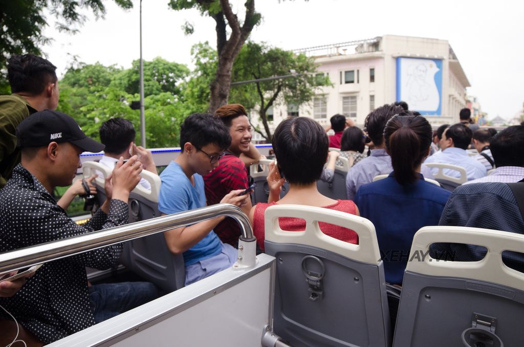 Hà Nội chạy thử nghiệm xe bus 2 tầng khiến người dân vô cùng thích thú