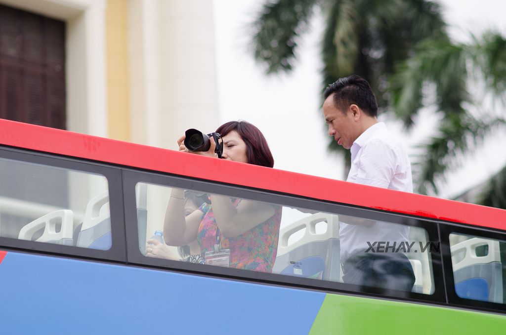 Hà Nội chạy thử nghiệm xe bus 2 tầng khiến người dân vô cùng thích thú