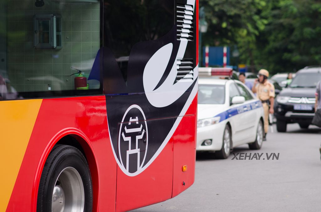 Hà Nội chạy thử nghiệm xe bus 2 tầng khiến người dân vô cùng thích thú
