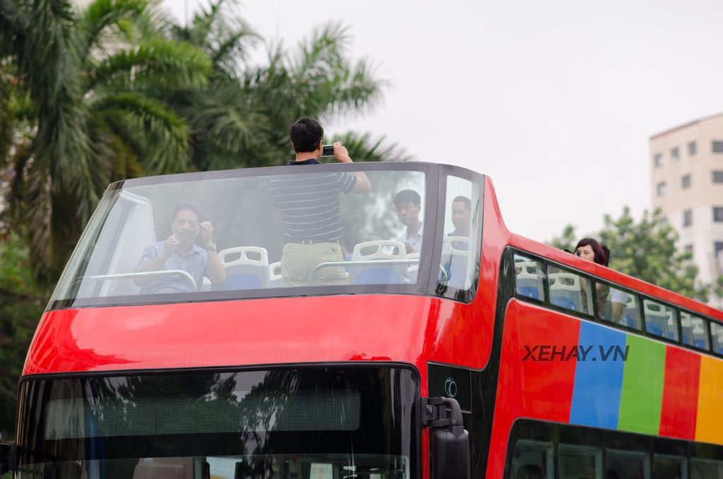 Hà Nội chạy thử nghiệm xe bus 2 tầng khiến người dân vô cùng thích thú