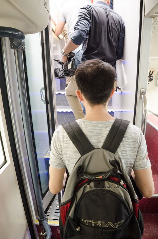 Hà Nội chạy thử nghiệm xe bus 2 tầng khiến người dân vô cùng thích thú
