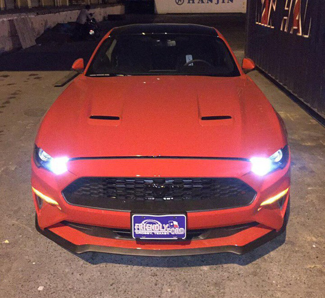 Ford Mustang 2018 đầu tiên về Việt Nam có giá trên 2 tỷ đồng