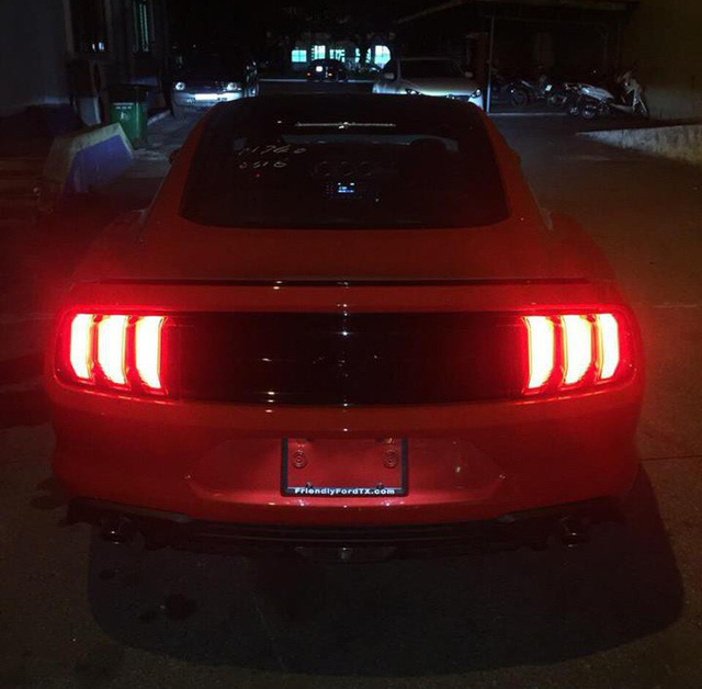 Ford Mustang 2018 đầu tiên về Việt Nam có giá trên 2 tỷ đồng