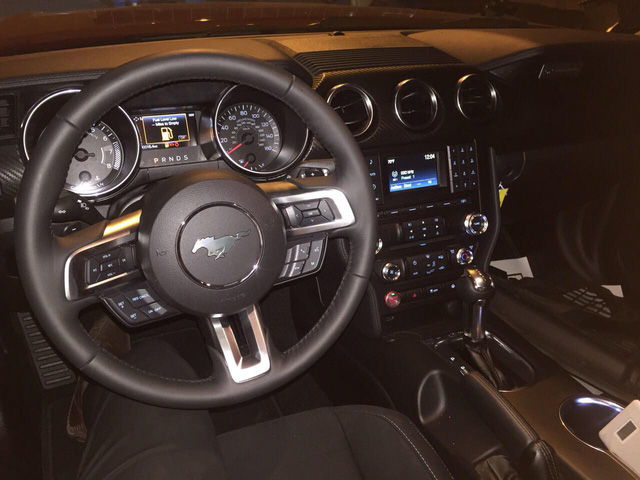 Ford Mustang 2018 đầu tiên về Việt Nam có giá trên 2 tỷ đồng