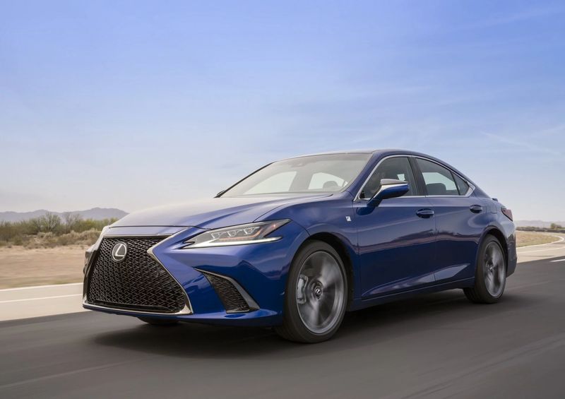 Lexus ES 2019 hoàn toàn mới sẽ là chiếc Lexus đầu tiên tương thích với Apple CarPlay