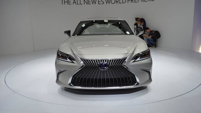 Lexus ES 2019 hoàn toàn mới sẽ là chiếc Lexus đầu tiên tương thích với Apple CarPlay