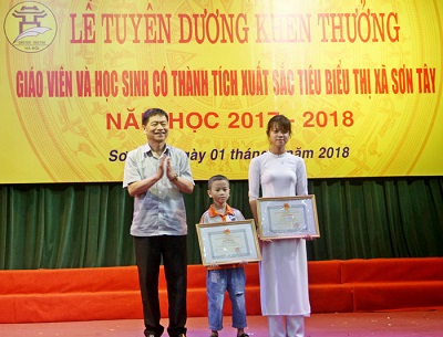 Thị xã Sơn Tây tuyên dương 177 học sinh xuất sắc tiêu biểu
