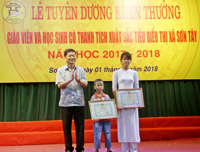 Thị xã Sơn Tây tuyên dương 177 học sinh xuất sắc tiêu biểu
