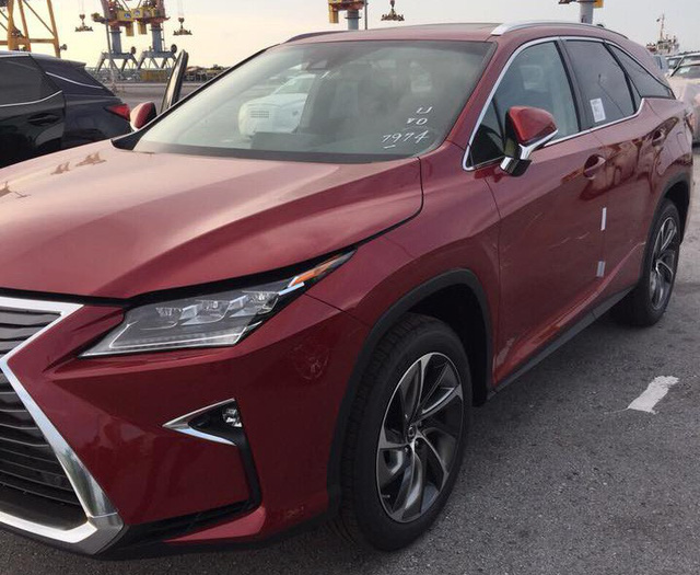 Lexus RX 350L trang bị cao cấp hơn tiếp tục được đưa về Việt Nam