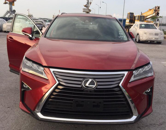 Lexus RX 350L trang bị cao cấp hơn tiếp tục được đưa về Việt Nam