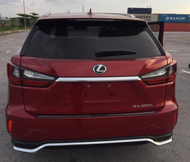 Lexus RX 350L trang bị cao cấp hơn tiếp tục được đưa về Việt Nam