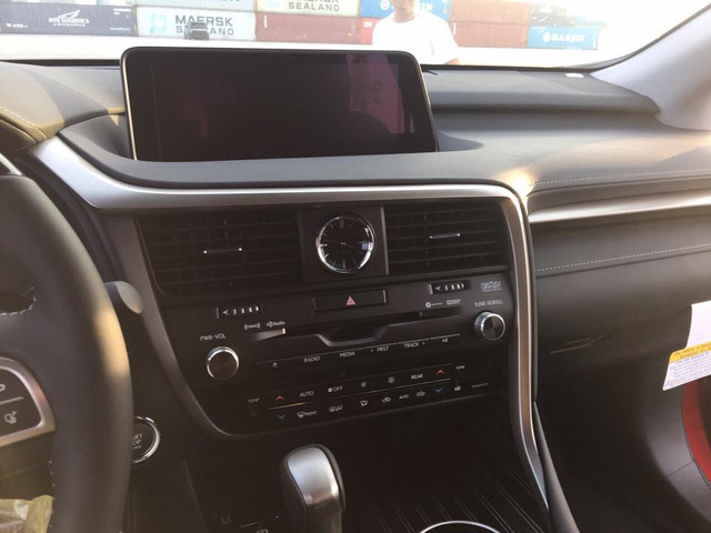 Lexus RX 350L trang bị cao cấp hơn tiếp tục được đưa về Việt Nam