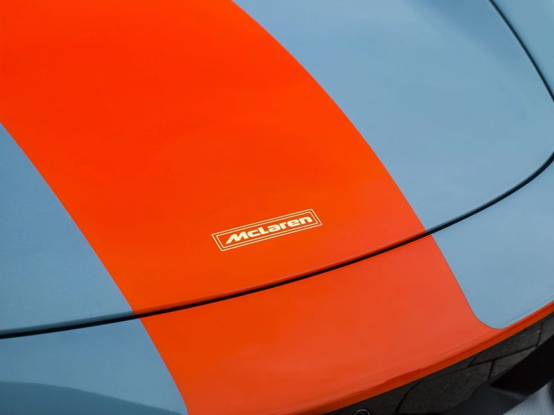 Chiêm ngưỡng McLaren 675LT mặc áo Gulf Racing F1 GTR Longtail