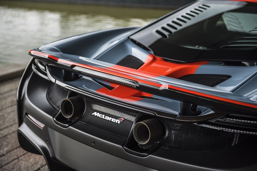 Chiêm ngưỡng McLaren 675LT mặc áo Gulf Racing F1 GTR Longtail