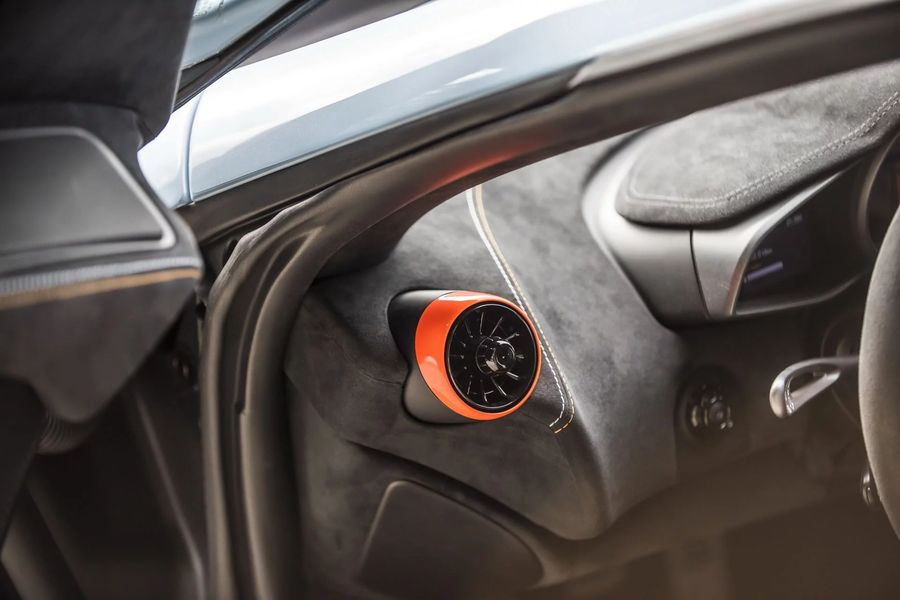 Chiêm ngưỡng McLaren 675LT mặc áo Gulf Racing F1 GTR Longtail