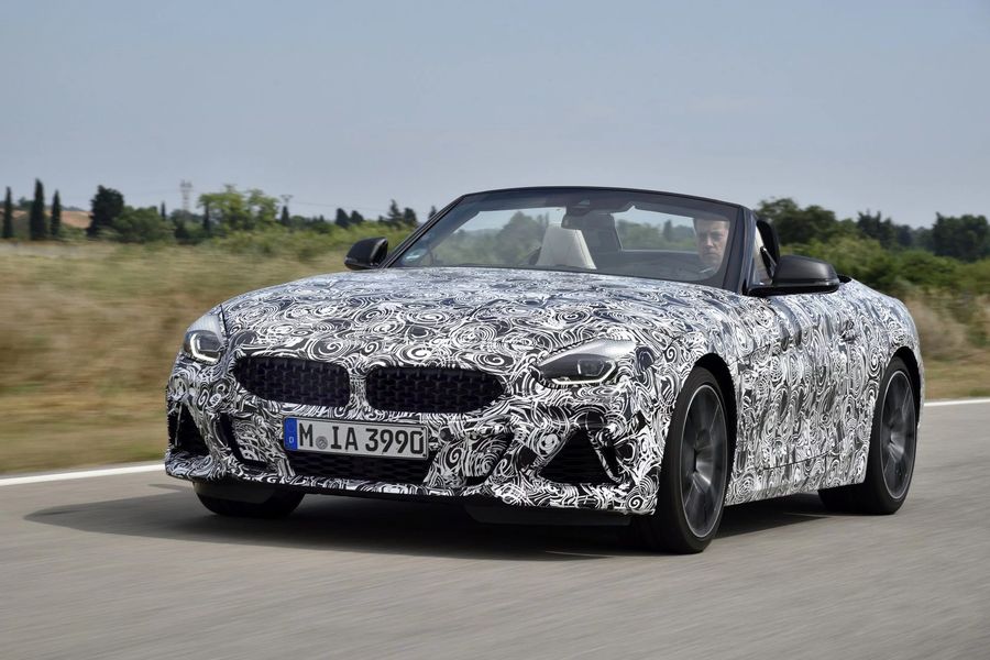 BMW Z4 M40i 2018 được công bố, hứa hẹn sẽ là một chiếc roadster thuần chủng