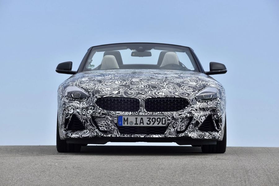 BMW Z4 M40i 2018 được công bố, hứa hẹn sẽ là một chiếc roadster thuần chủng