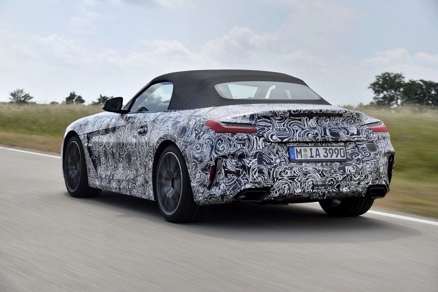 BMW Z4 M40i 2018 được công bố, hứa hẹn sẽ là một chiếc roadster thuần chủng