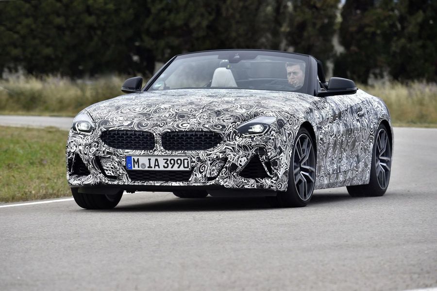 BMW Z4 M40i 2018 được công bố, hứa hẹn sẽ là một chiếc roadster thuần chủng