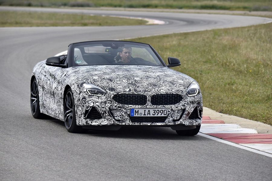 BMW Z4 M40i 2018 được công bố, hứa hẹn sẽ là một chiếc roadster thuần chủng