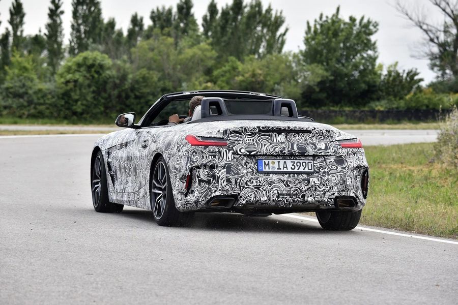 BMW Z4 M40i 2018 được công bố, hứa hẹn sẽ là một chiếc roadster thuần chủng