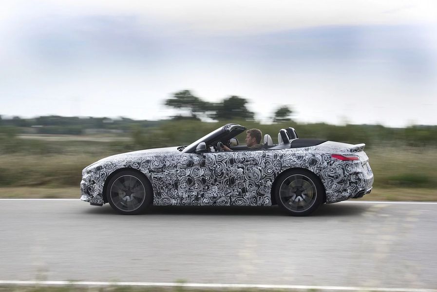 BMW Z4 M40i 2018 được công bố, hứa hẹn sẽ là một chiếc roadster thuần chủng
