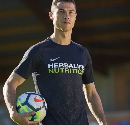 Cristiano Ronaldo tiếp tục nhận được tài trợ dinh dưỡng của Herbalife
