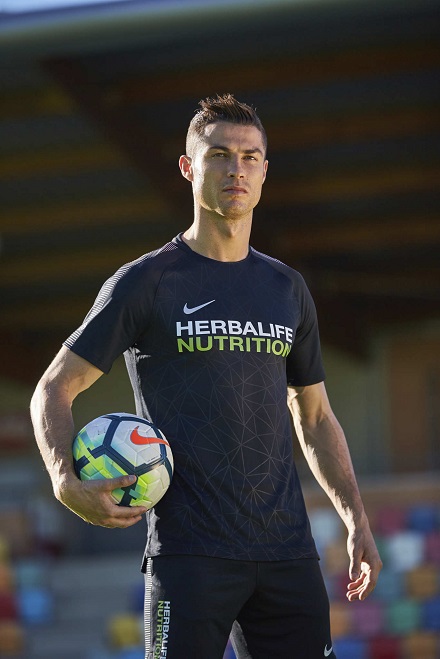 Cristiano Ronaldo tiếp tục nhận được tài trợ dinh dưỡng của Herbalife