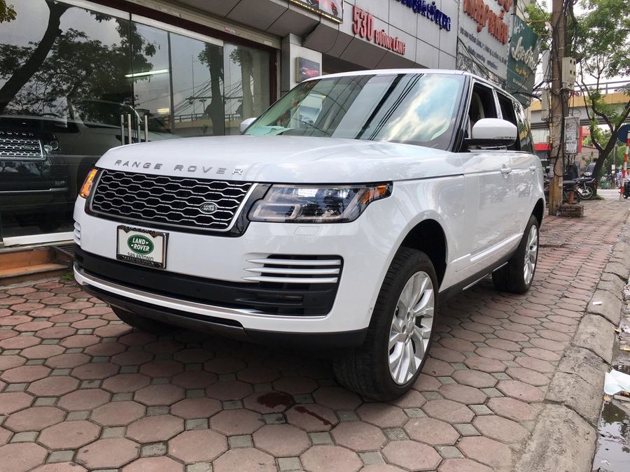 Range Rover HSE 2018 đầu tiên về nước được chào bán với giá hơn 8 tỷ đồng