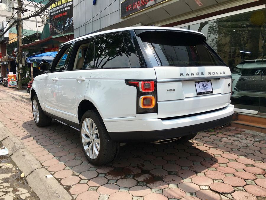 Range Rover HSE 2018 đầu tiên về nước được chào bán với giá hơn 8 tỷ đồng