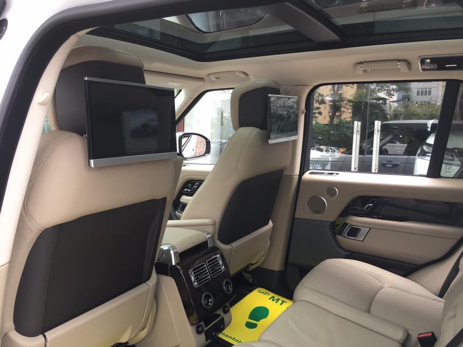 Range Rover HSE 2018 đầu tiên về nước được chào bán với giá hơn 8 tỷ đồng