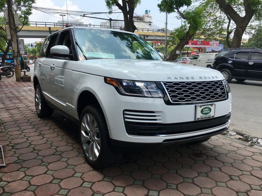 Range Rover HSE 2018 đầu tiên về nước được chào bán với giá hơn 8 tỷ đồng