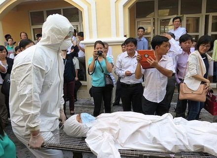 Cảnh giác phát hiện sớm, phòng lây nhiễm dịch bệnh Ebola