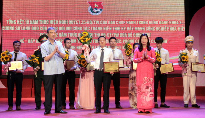 Tuyên dương tập thể, thanh niên tiên tiến làm theo lời Bác