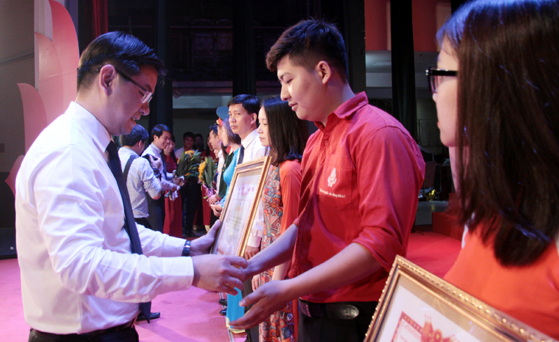 Tuyên dương tập thể, thanh niên tiên tiến làm theo lời Bác