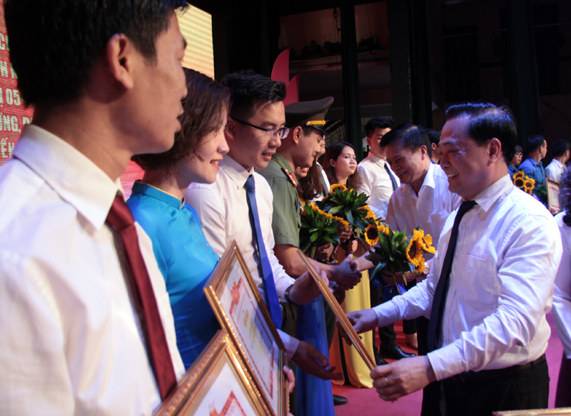 Tuyên dương tập thể, thanh niên tiên tiến làm theo lời Bác
