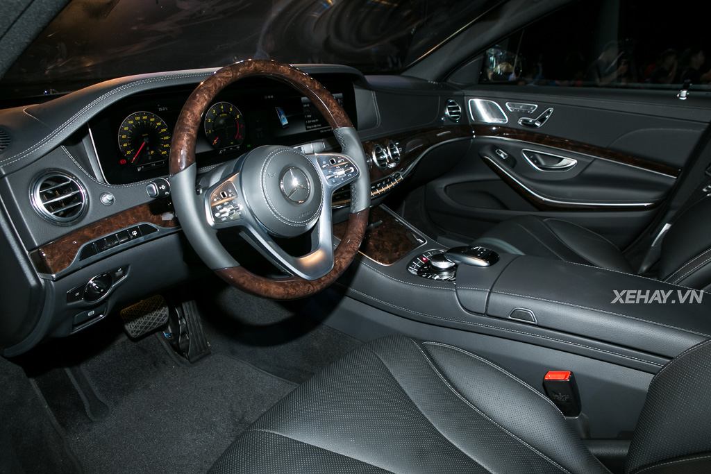 Mercedes-Benz Việt Nam chính thức trình làng S-Class 2018, giá từ 4,2 tỷ đồng