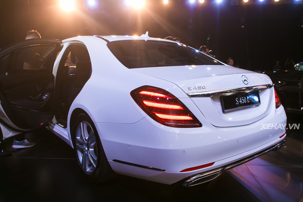 Mercedes-Benz Việt Nam chính thức trình làng S-Class 2018, giá từ 4,2 tỷ đồng