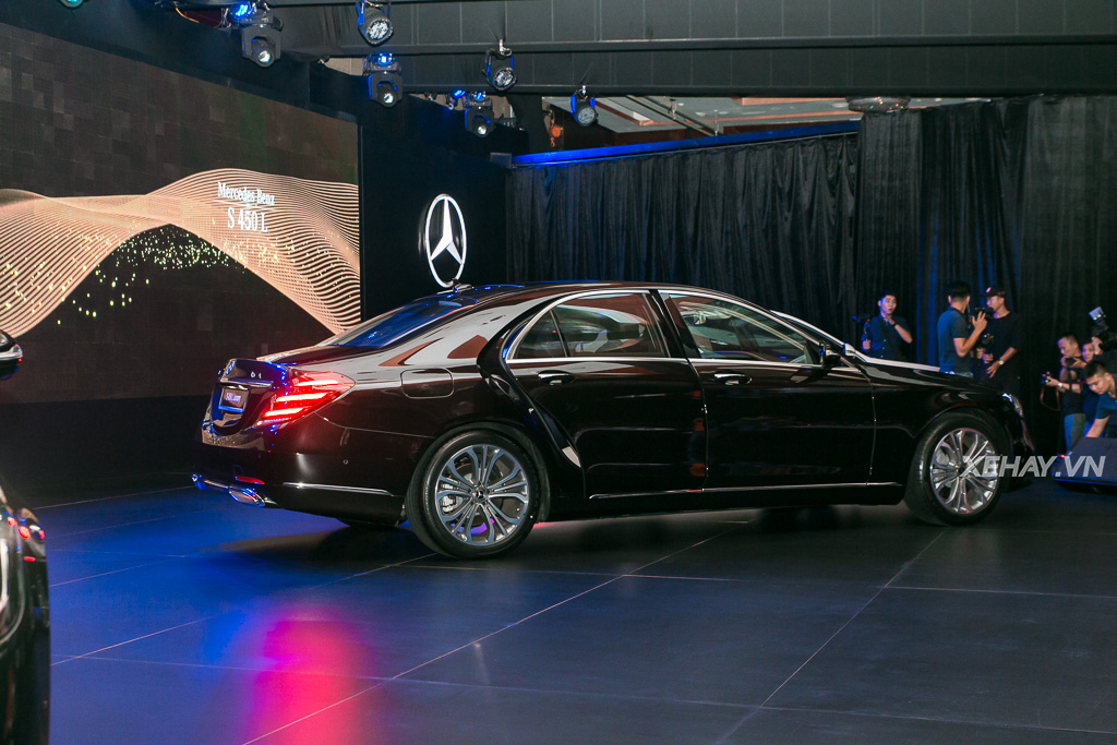 Mercedes-Benz Việt Nam chính thức trình làng S-Class 2018, giá từ 4,2 tỷ đồng
