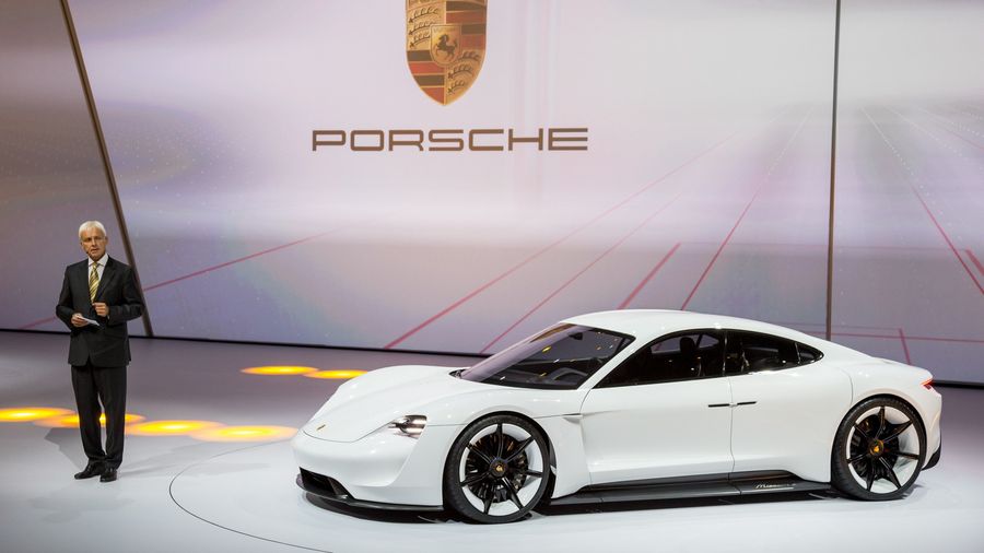 Porsche Mission E thương mại có thể được đặt tên là Taycan