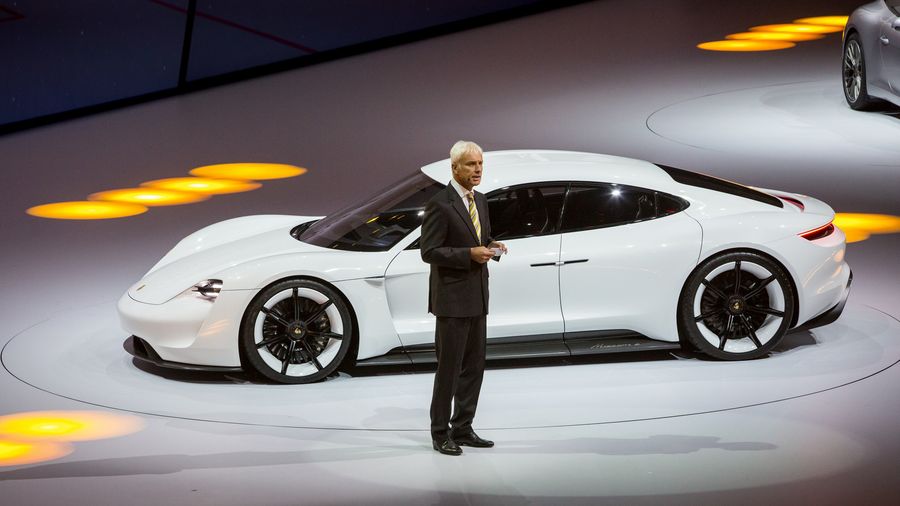Porsche Mission E thương mại có thể được đặt tên là Taycan