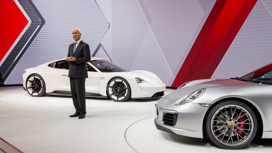 Porsche Mission E thương mại có thể được đặt tên là Taycan
