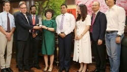Bà Thái Hương được vinh danh 