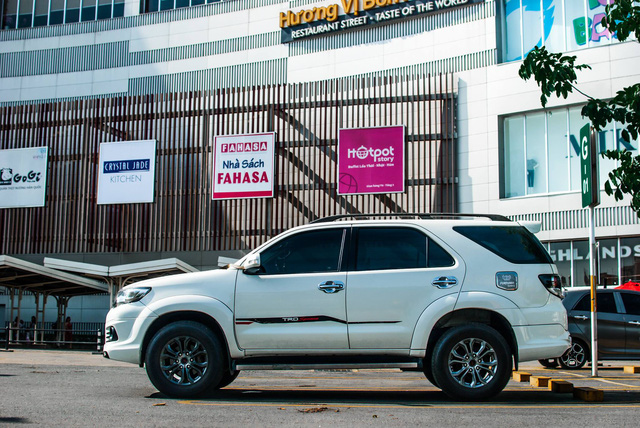 TP.HCM: Toyota Fortuner độ nội thất thành “Boeing mặt đất”